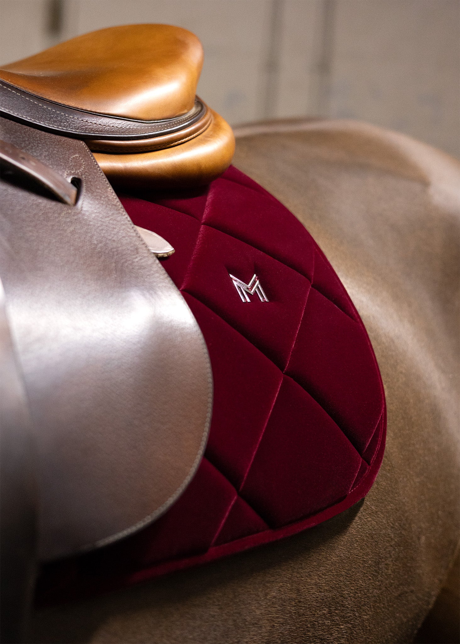 Tapis de selle de saut en tissu technique avec logo pour cheval Equestro - Tapis / Amortisseurs Tapis de selle de saut en tissu technique avec logo pour cheval Equestro - Tapis / Amortisseurs